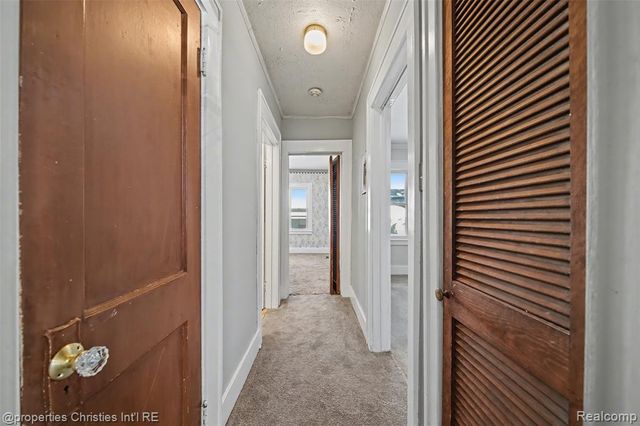 910 W Drayton Street, Ferndale, MI 48220