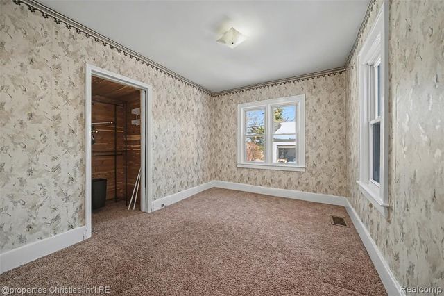 910 W Drayton Street, Ferndale, MI 48220