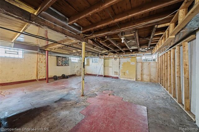 910 W Drayton Street, Ferndale, MI 48220