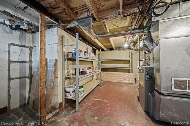 910 W Drayton Street, Ferndale, MI 48220