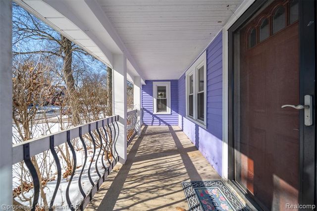 910 W Drayton Street, Ferndale, MI 48220