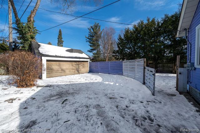 910 W Drayton Street, Ferndale, MI 48220