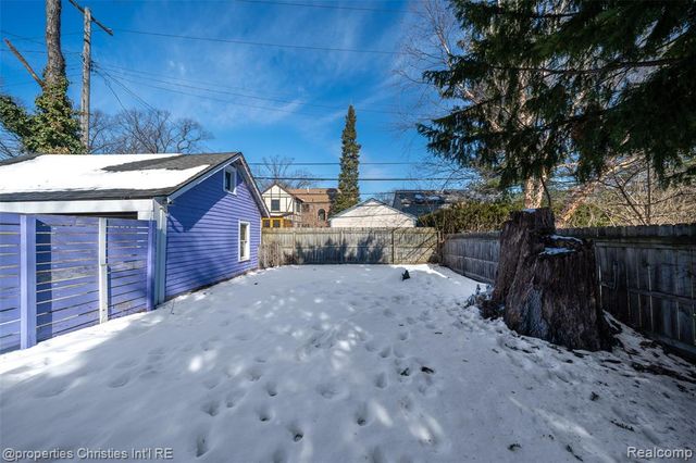 910 W Drayton Street, Ferndale, MI 48220