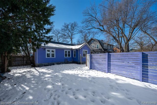 910 W Drayton Street, Ferndale, MI 48220