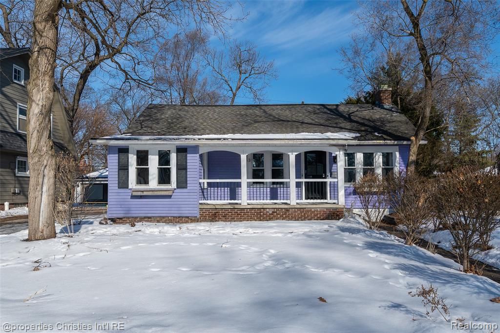 910 W Drayton Street, Ferndale, MI 48220