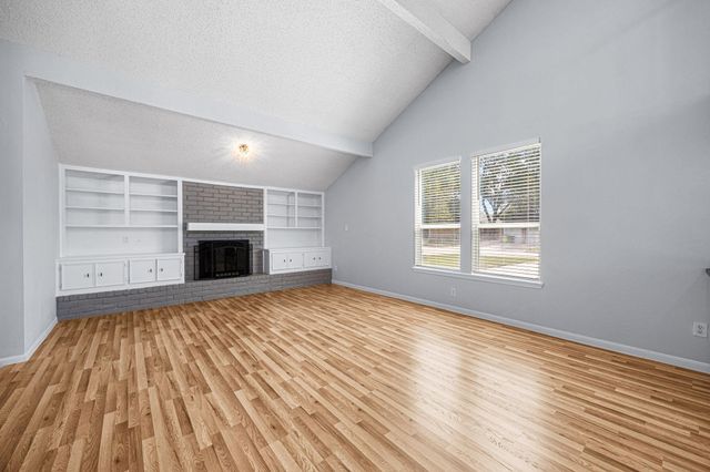 2926 Meadowcreek Drive, Missouri City, TX 77459