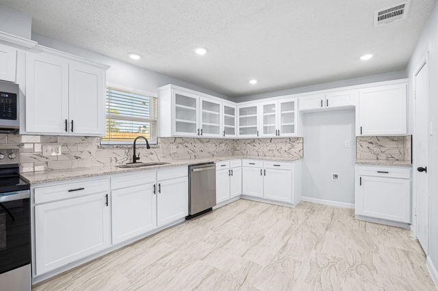 2926 Meadowcreek Drive, Missouri City, TX 77459