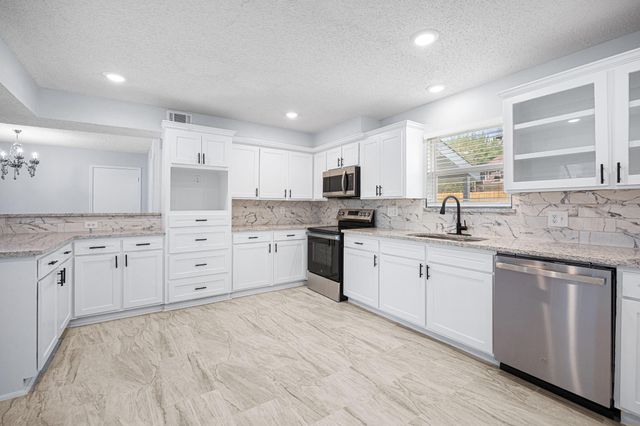 2926 Meadowcreek Drive, Missouri City, TX 77459