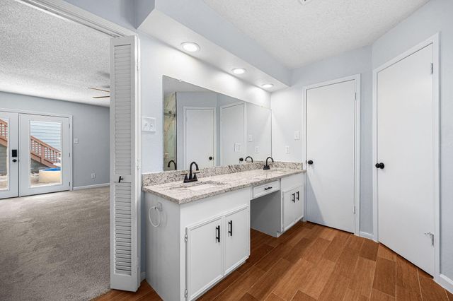 2926 Meadowcreek Drive, Missouri City, TX 77459