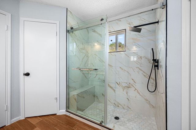 2926 Meadowcreek Drive, Missouri City, TX 77459