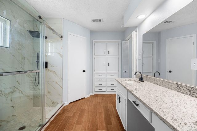 2926 Meadowcreek Drive, Missouri City, TX 77459