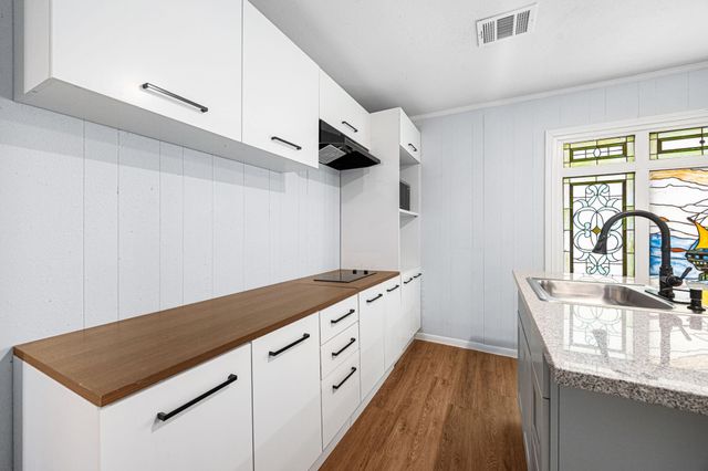 2926 Meadowcreek Drive, Missouri City, TX 77459