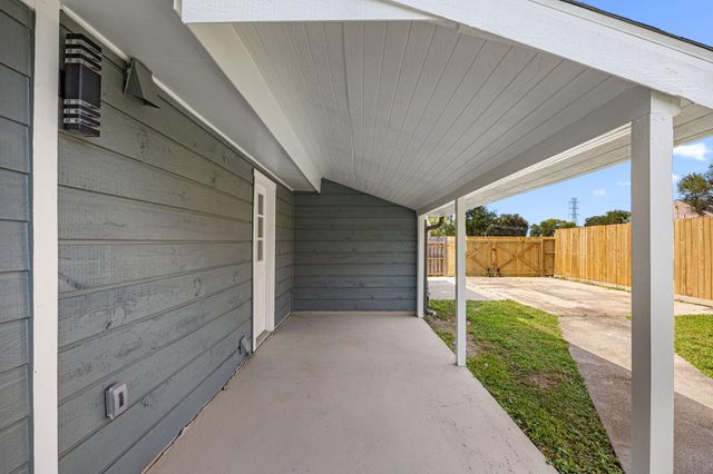 2926 Meadowcreek Drive, Missouri City, TX 77459