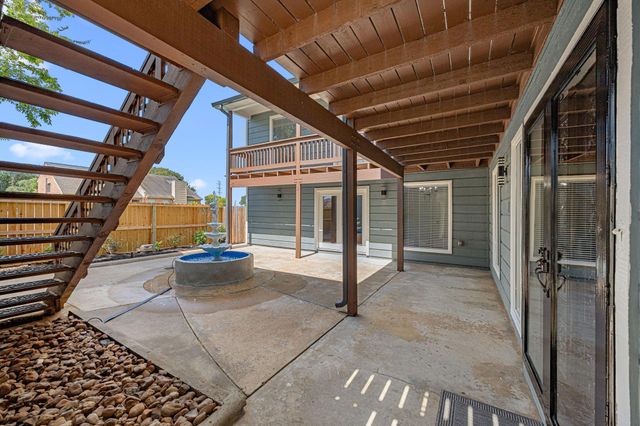 2926 Meadowcreek Drive, Missouri City, TX 77459