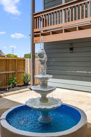 2926 Meadowcreek Drive, Missouri City, TX 77459