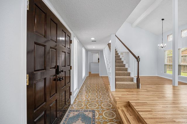 2926 Meadowcreek Drive, Missouri City, TX 77459