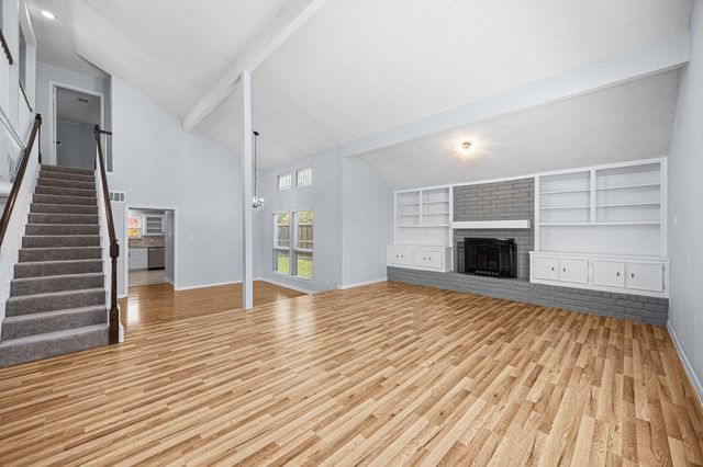 2926 Meadowcreek Drive, Missouri City, TX 77459