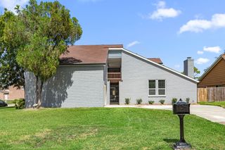 2926 Meadowcreek Drive, Missouri City, TX 77459