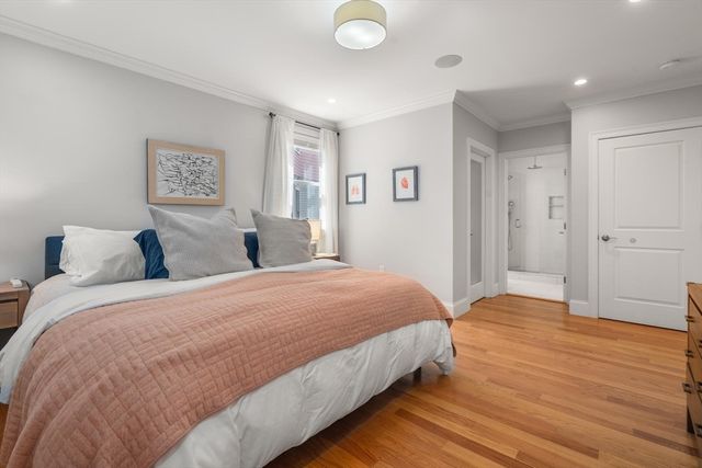 9 Bartlett Cres 1, Brookline, MA 02446