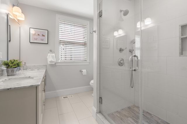 9 Bartlett Cres 1, Brookline, MA 02446