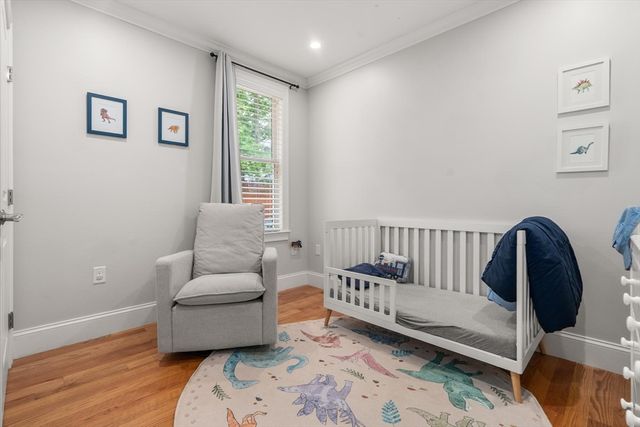 9 Bartlett Cres 1, Brookline, MA 02446