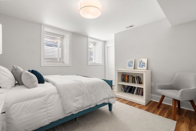 9 Bartlett Cres 1, Brookline, MA 02446
