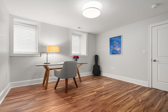 9 Bartlett Cres 1, Brookline, MA 02446