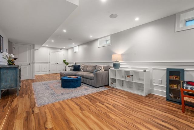 9 Bartlett Cres 1, Brookline, MA 02446