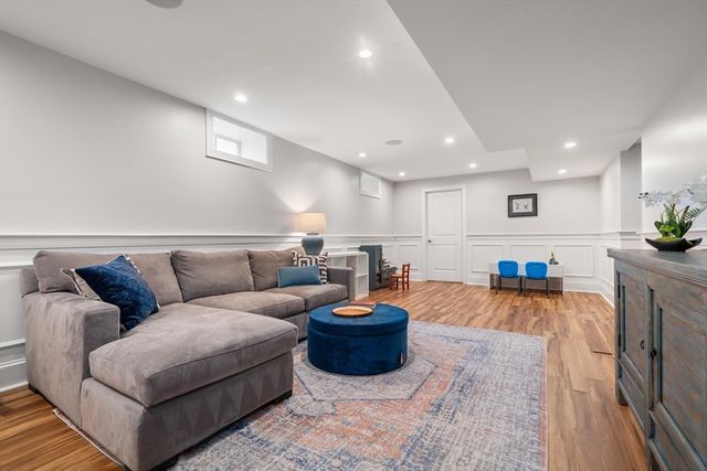 9 Bartlett Cres 1, Brookline, MA 02446