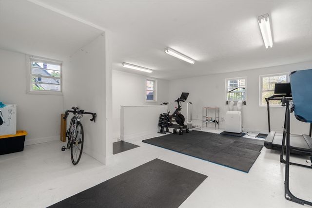 9 Bartlett Cres 1, Brookline, MA 02446