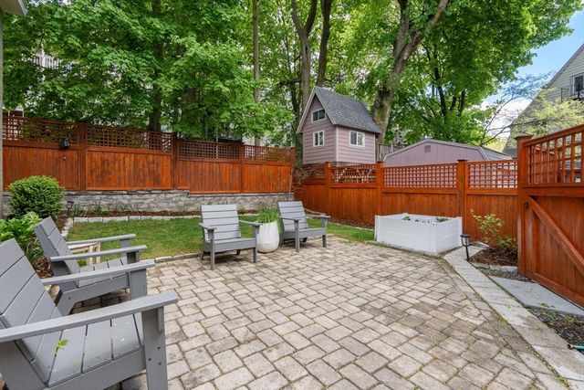 9 Bartlett Cres 1, Brookline, MA 02446