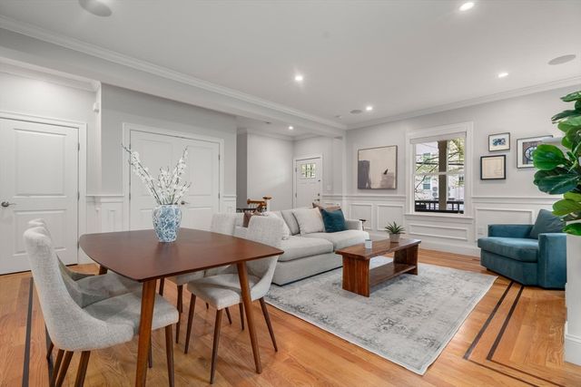 9 Bartlett Cres 1, Brookline, MA 02446