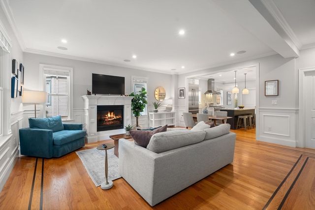 9 Bartlett Cres 1, Brookline, MA 02446