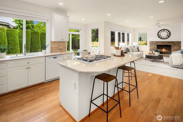 27542 SE 28th Court, Sammamish, WA 98075