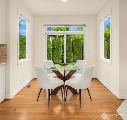 27542 SE 28th Court, Sammamish, WA 98075