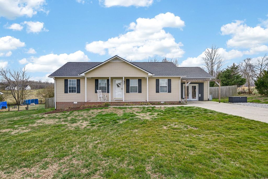 4535 Ewing Dr, Baxter, TN 38544