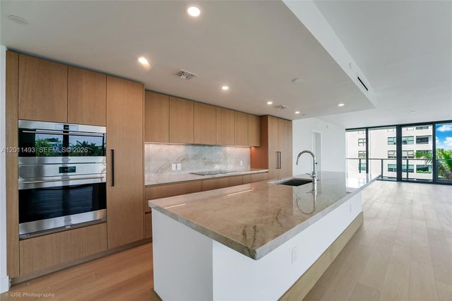 1177 Kane Concourse 405, Bay Harbor Islands, FL 33154