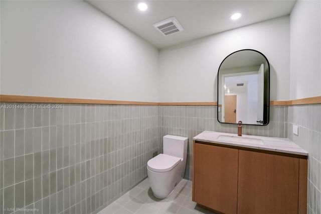 1177 Kane Concourse 405, Bay Harbor Islands, FL 33154