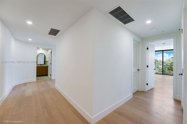 1177 Kane Concourse 405, Bay Harbor Islands, FL 33154