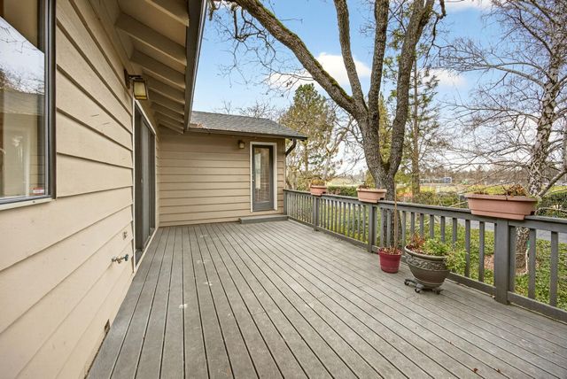 2585 Freedom Way, Medford, OR 97504