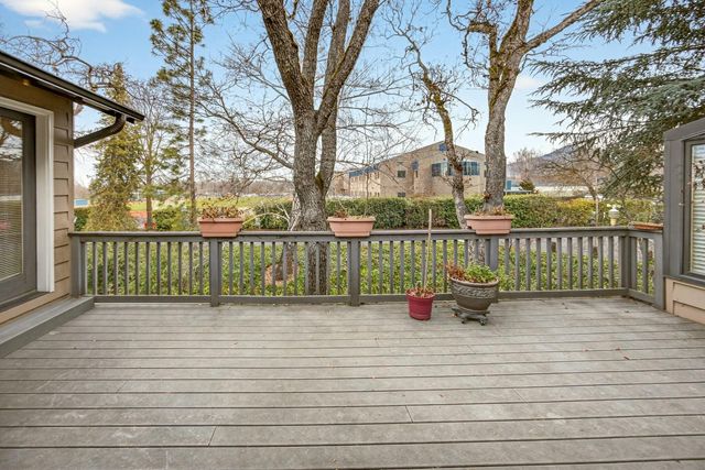 2585 Freedom Way, Medford, OR 97504