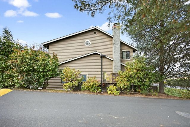 2585 Freedom Way, Medford, OR 97504