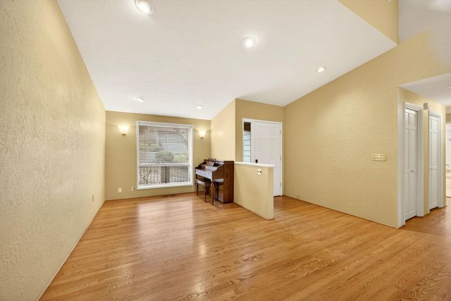 2585 Freedom Way, Medford, OR 97504