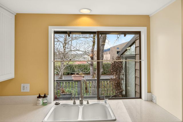 2585 Freedom Way, Medford, OR 97504