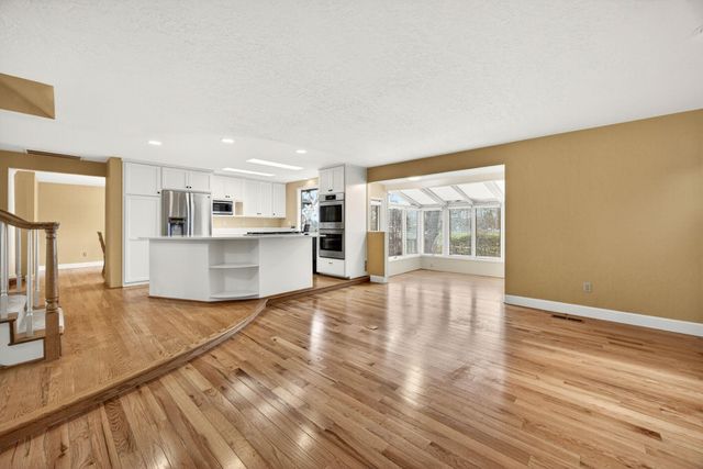 2585 Freedom Way, Medford, OR 97504