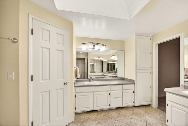 2585 Freedom Way, Medford, OR 97504