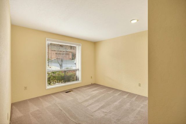 2585 Freedom Way, Medford, OR 97504