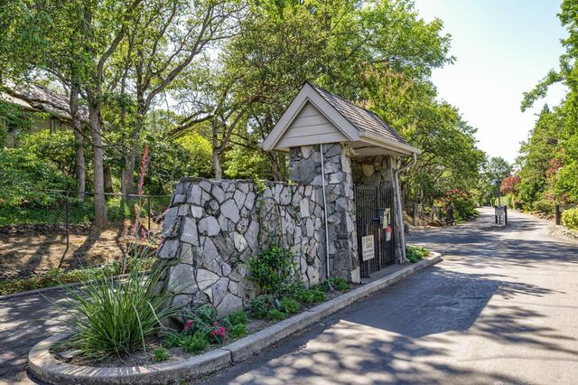 2585 Freedom Way, Medford, OR 97504