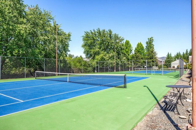 2585 Freedom Way, Medford, OR 97504