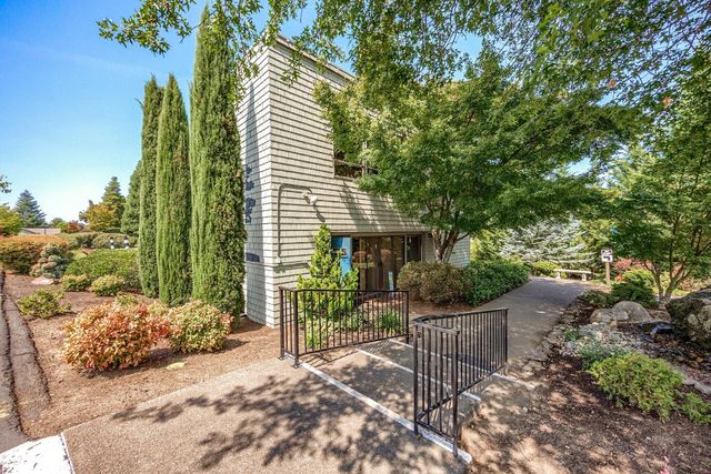 2585 Freedom Way, Medford, OR 97504